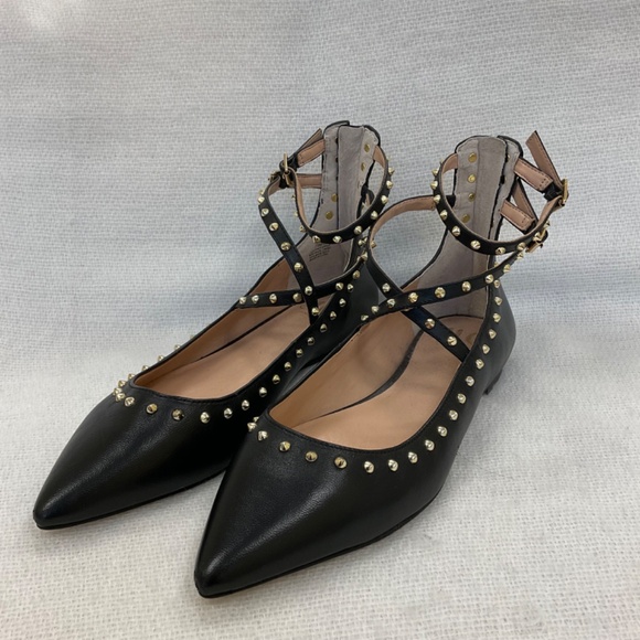 J Lo Jennifer Lopez Black Ayaba Closed Toe Shoes Gold Studded Details Sz 7.5 - Picture 3 of 11